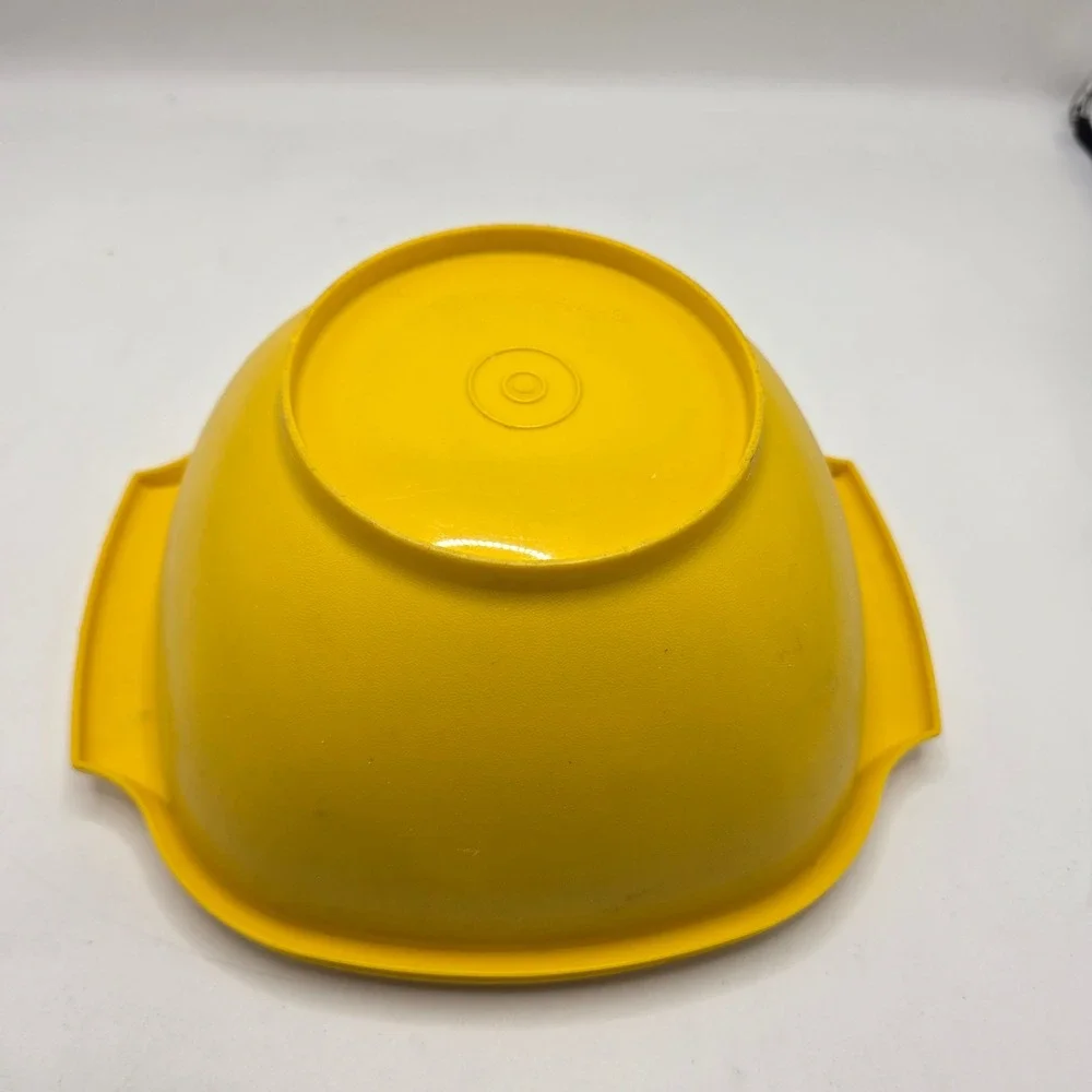Tupperware Servalier Serving Bowl Yellow Sunburst Lid Vintage 70s MCM